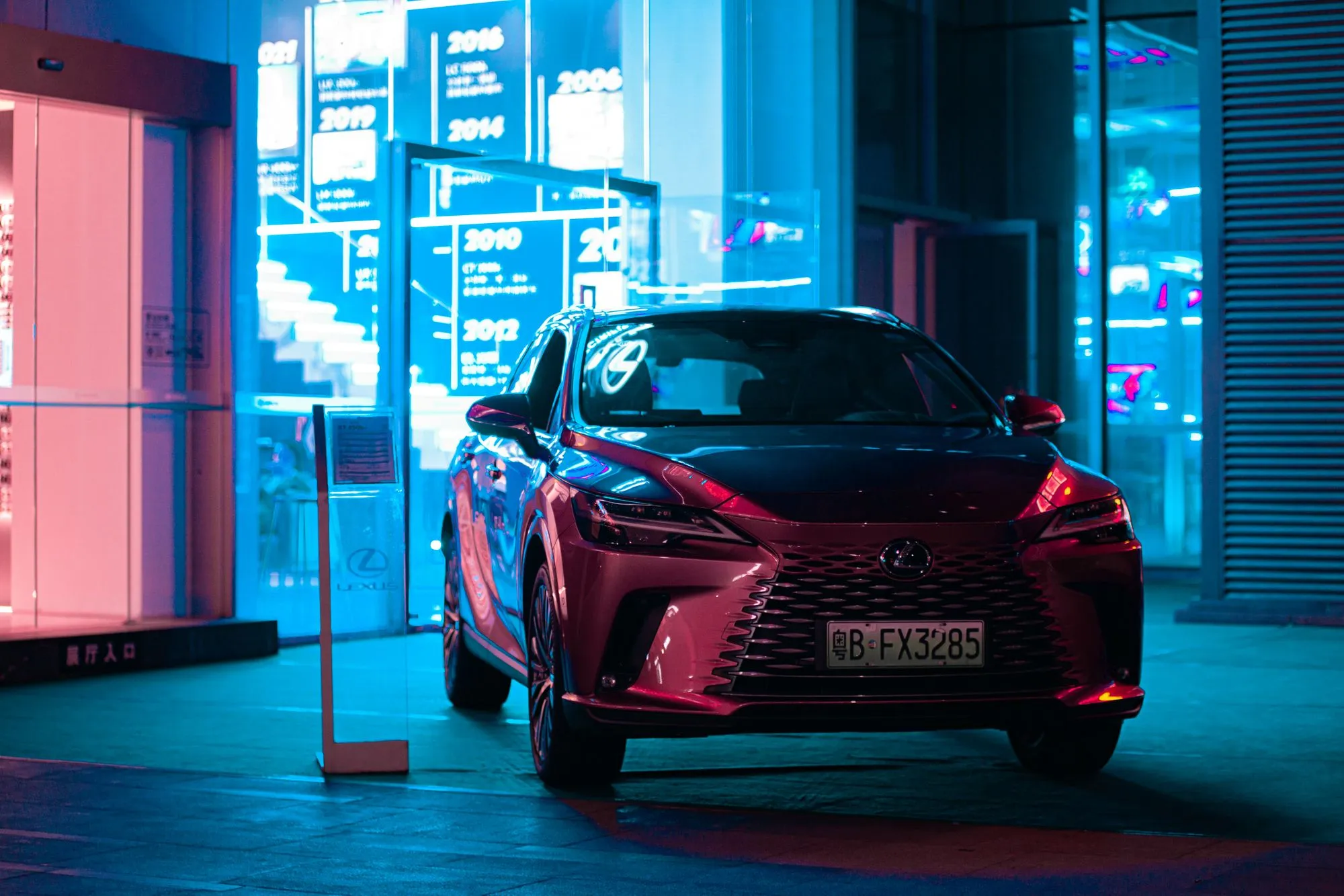 Lexus RX: 2 bosqichli sayqal